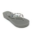 Sandals Flip Flops By Brighton In Grey, Size: 6 For Discount